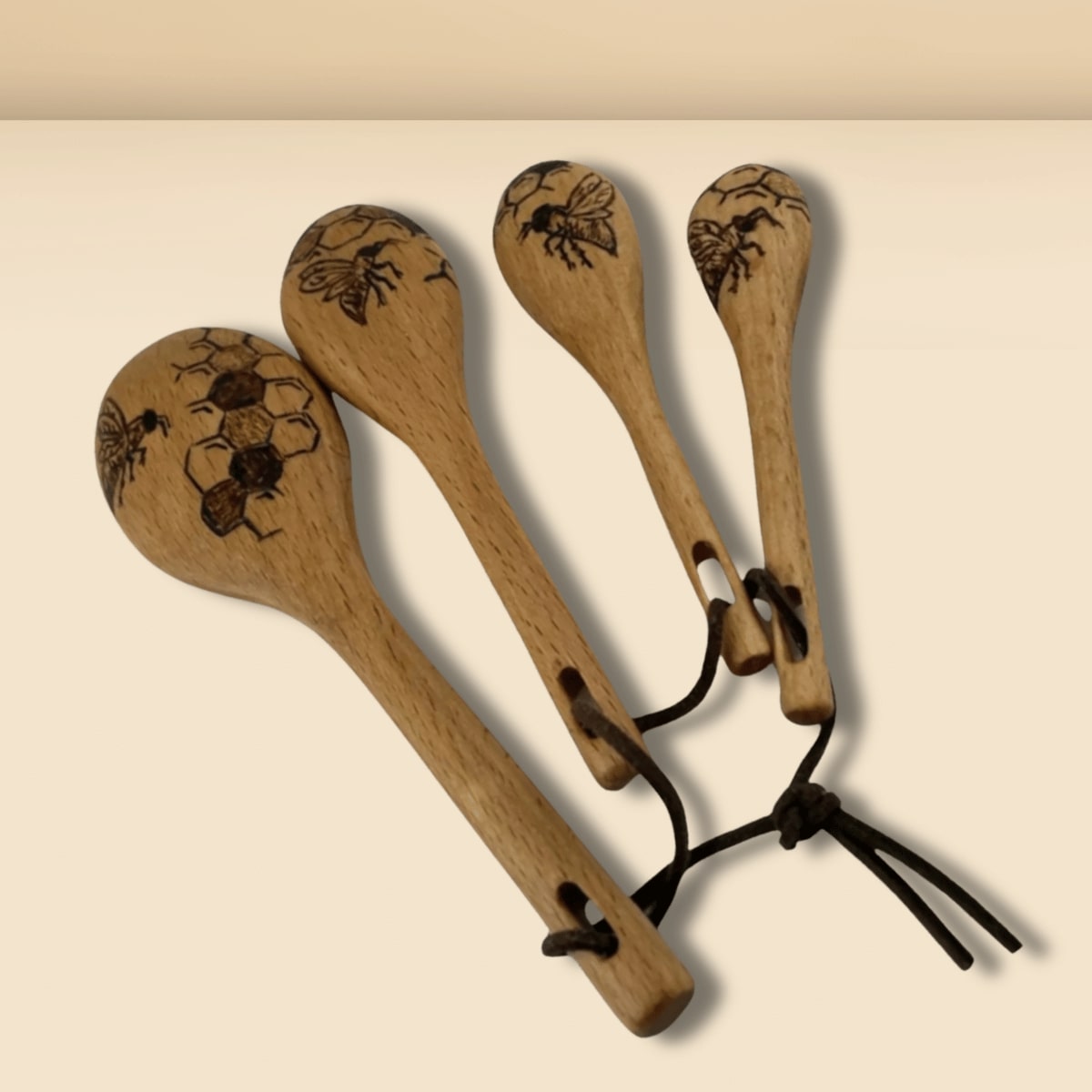 Bee Measuring Spoon Set Beezzit