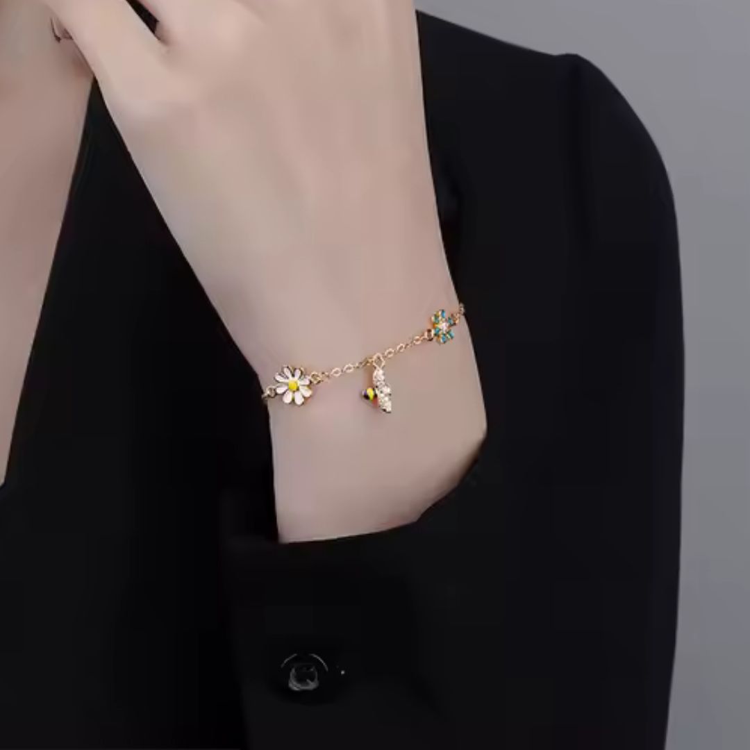 Daisy Bloom Bee Bracelet Beezzit