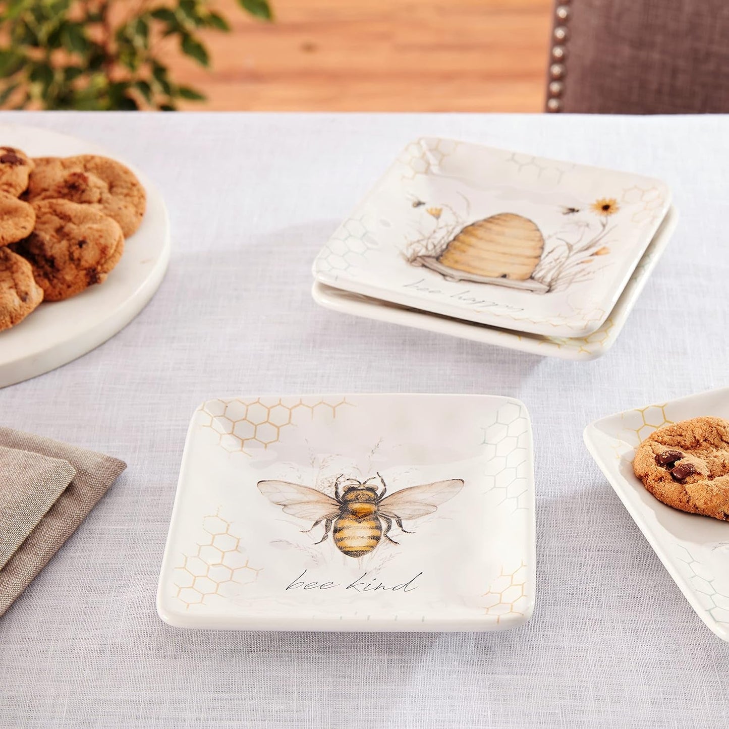 Bee Snack Plates (4-Piece Set) Beezzit