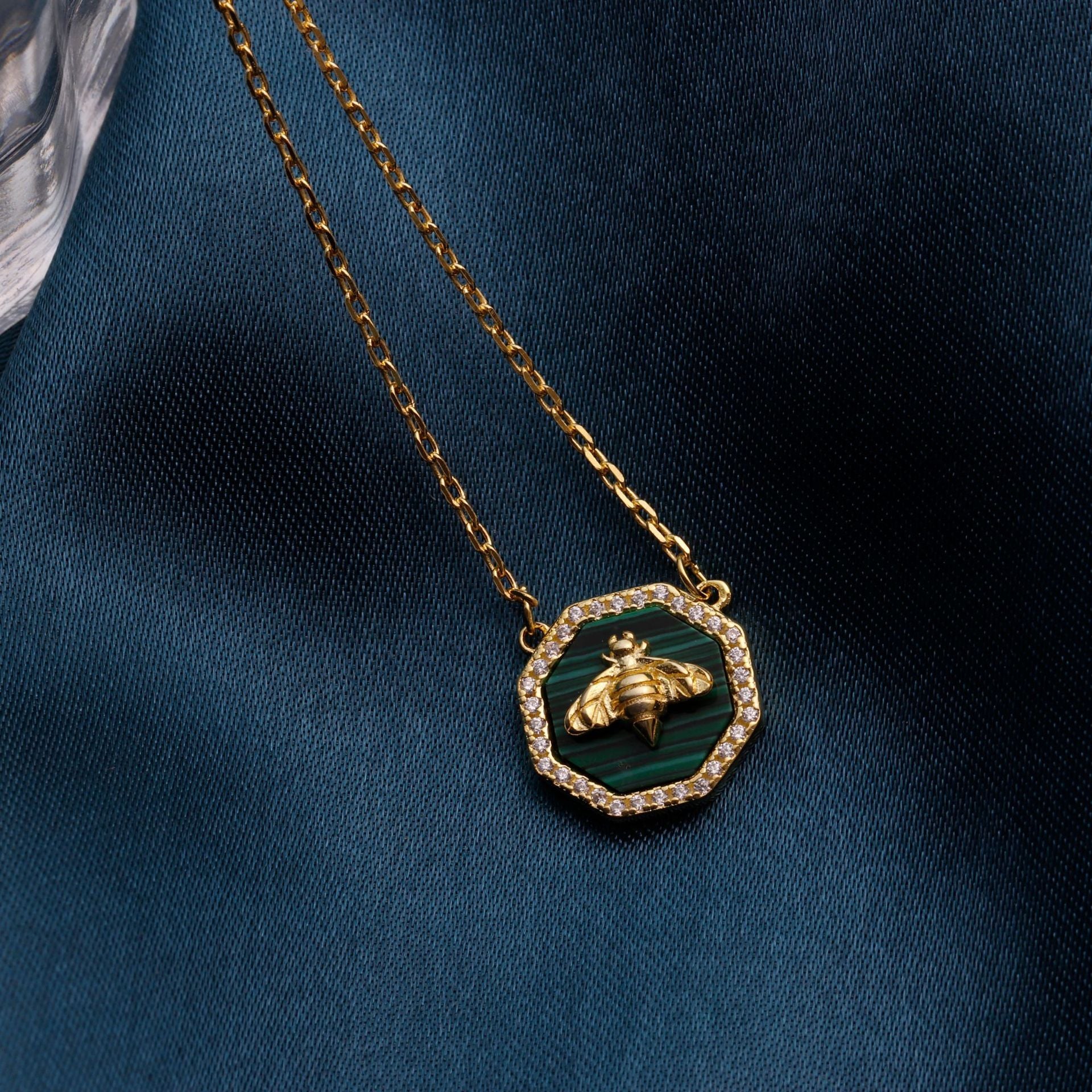 Bee Malachite Necklace | Beezzit  