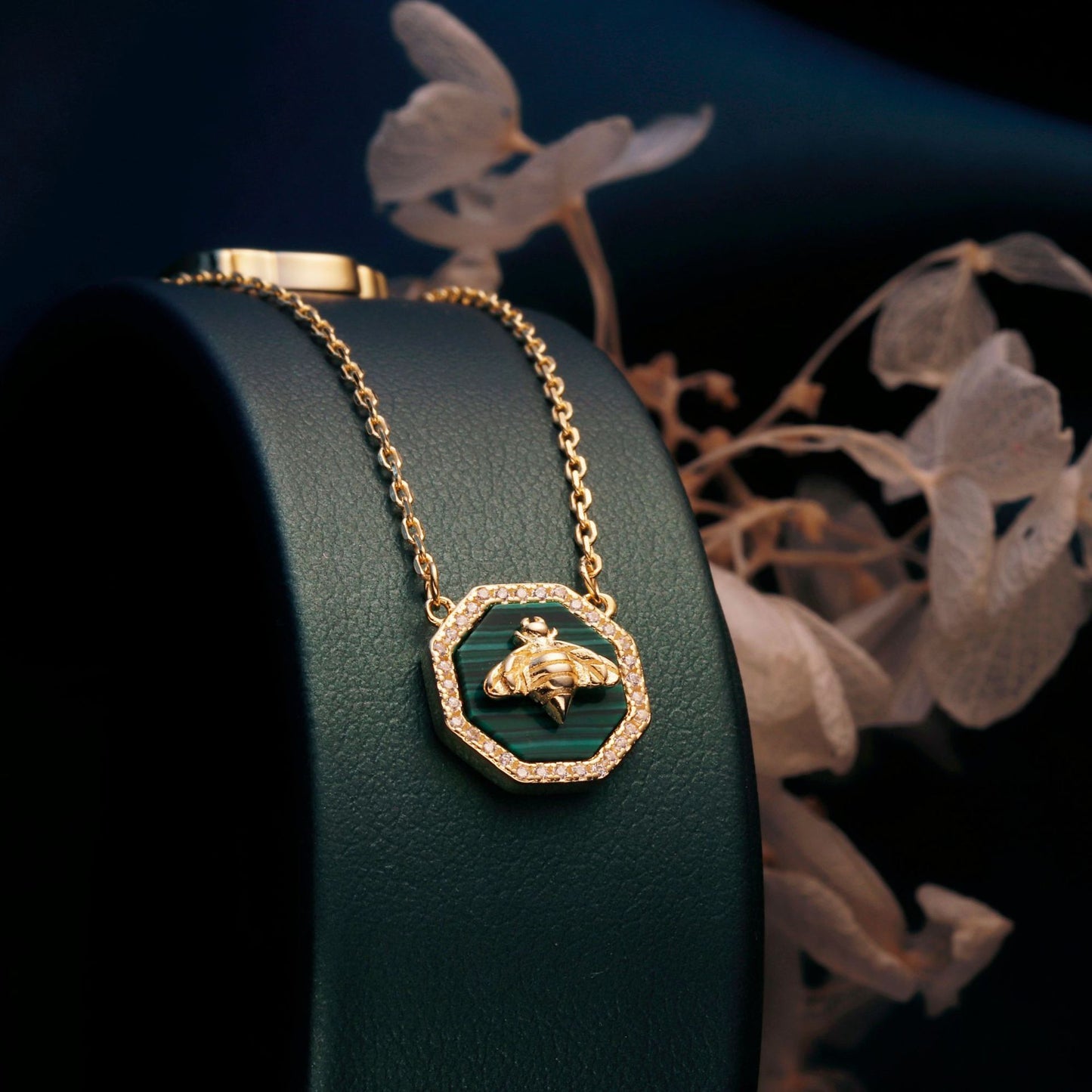 Bee Malachite Necklace | Beezzit   Beezzit
