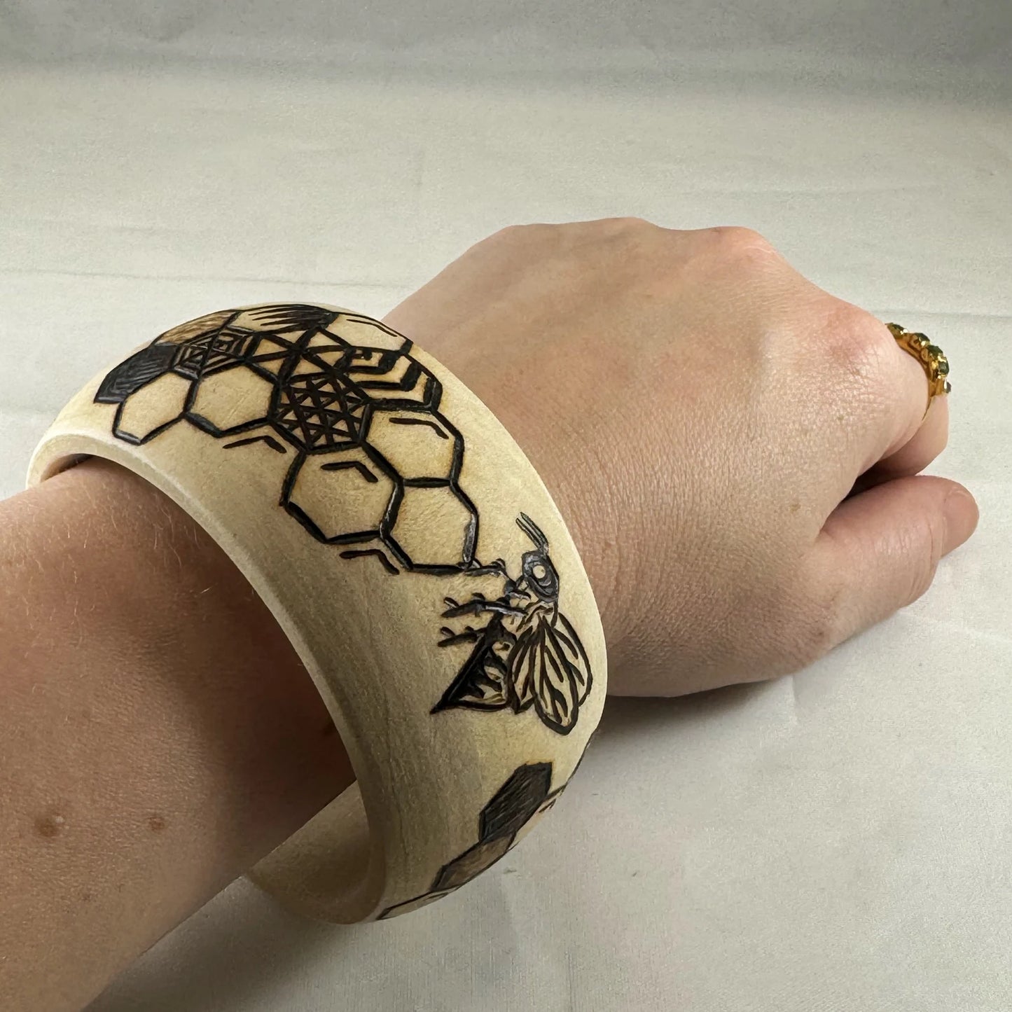 Bee Wood Bangle Bracelet Beezzit