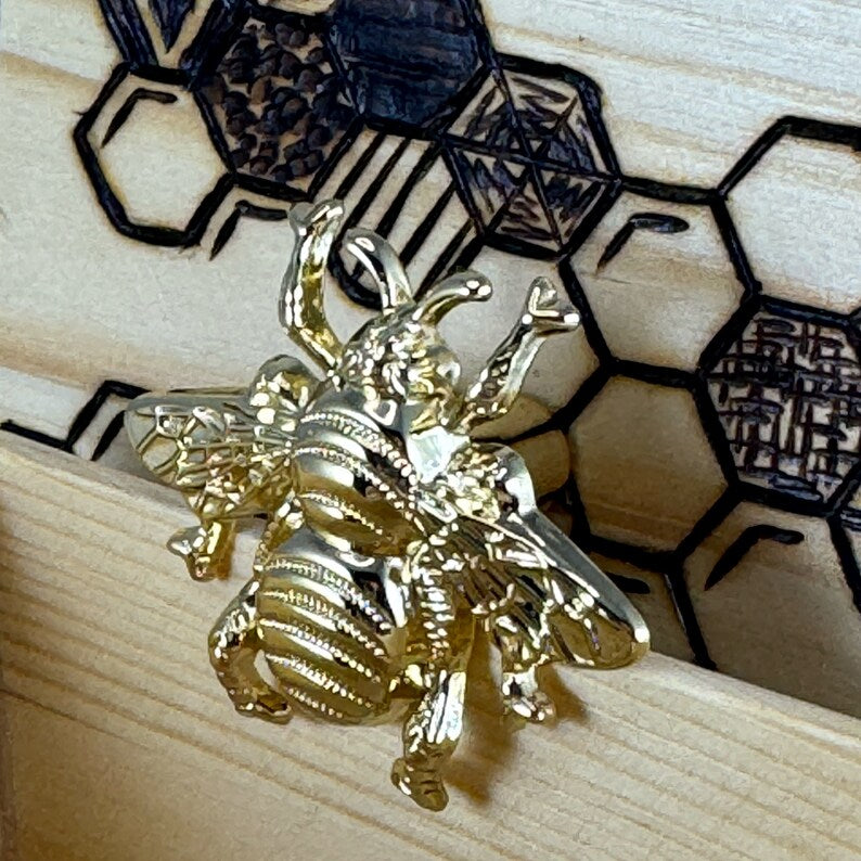 Jewelry Keepsake Box with Bee Knob Beezzit