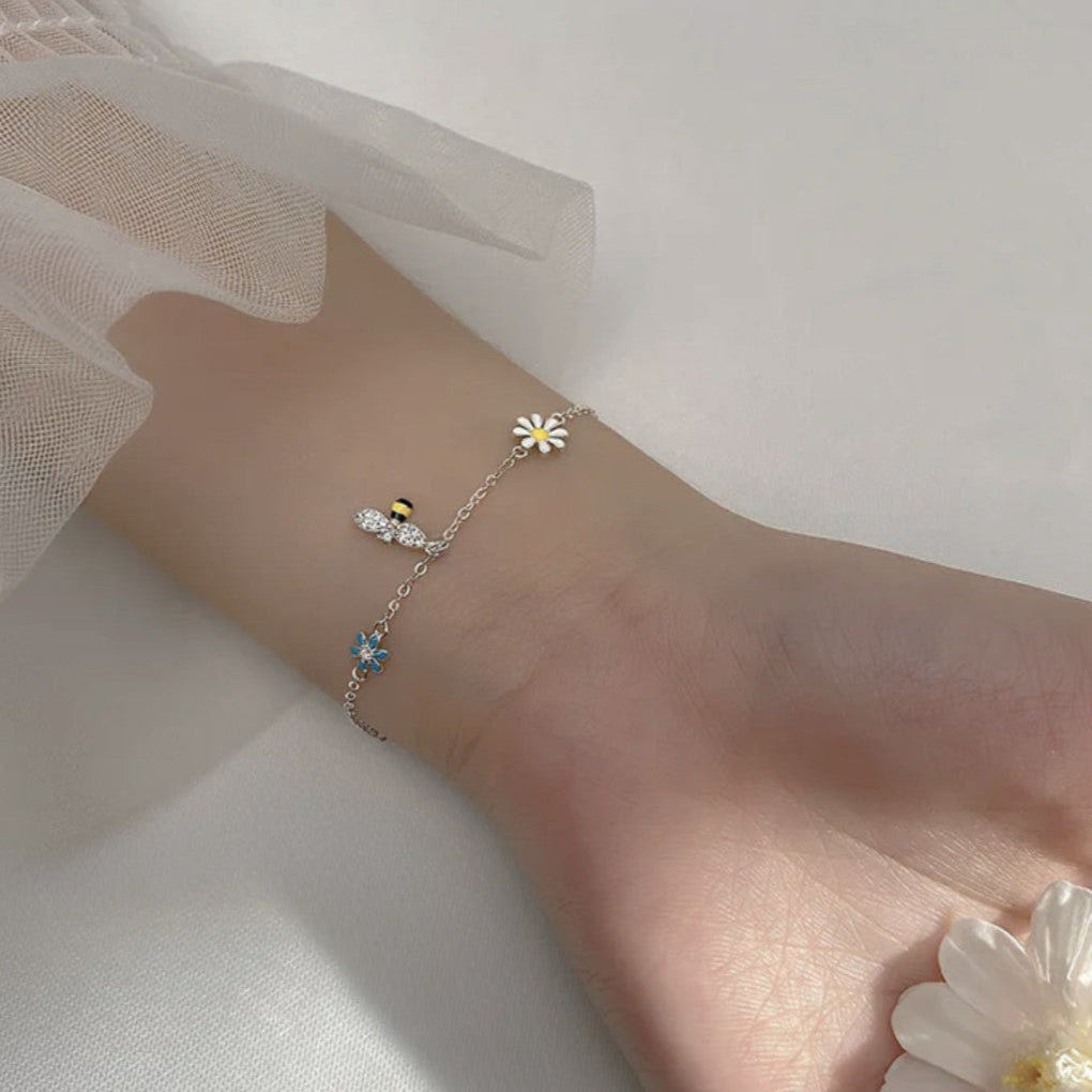 Daisy Bloom Bee Bracelet Beezzit